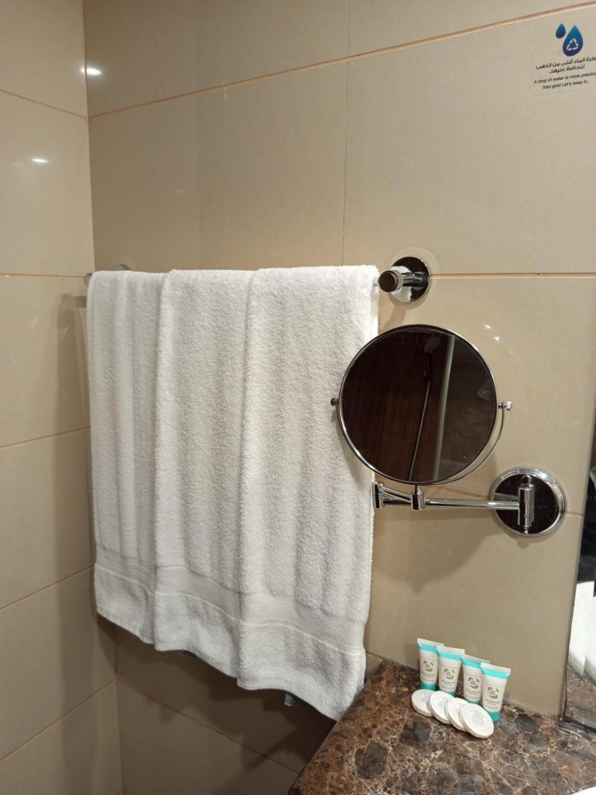 Hayah Plaza Hotel *